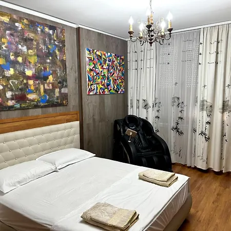 Gallery & Art Center Apartment *
