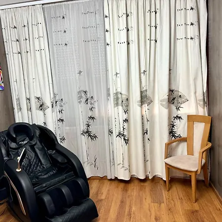 Apartment Gallery & Art Center *