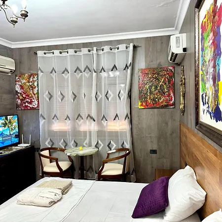 Apartment Gallery & Art Center *