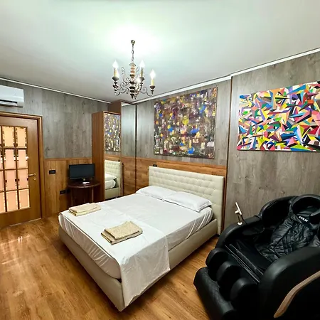Apartment Gallery & Art Center *