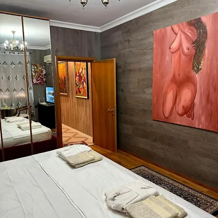 Gallery & Art Center Apartment *